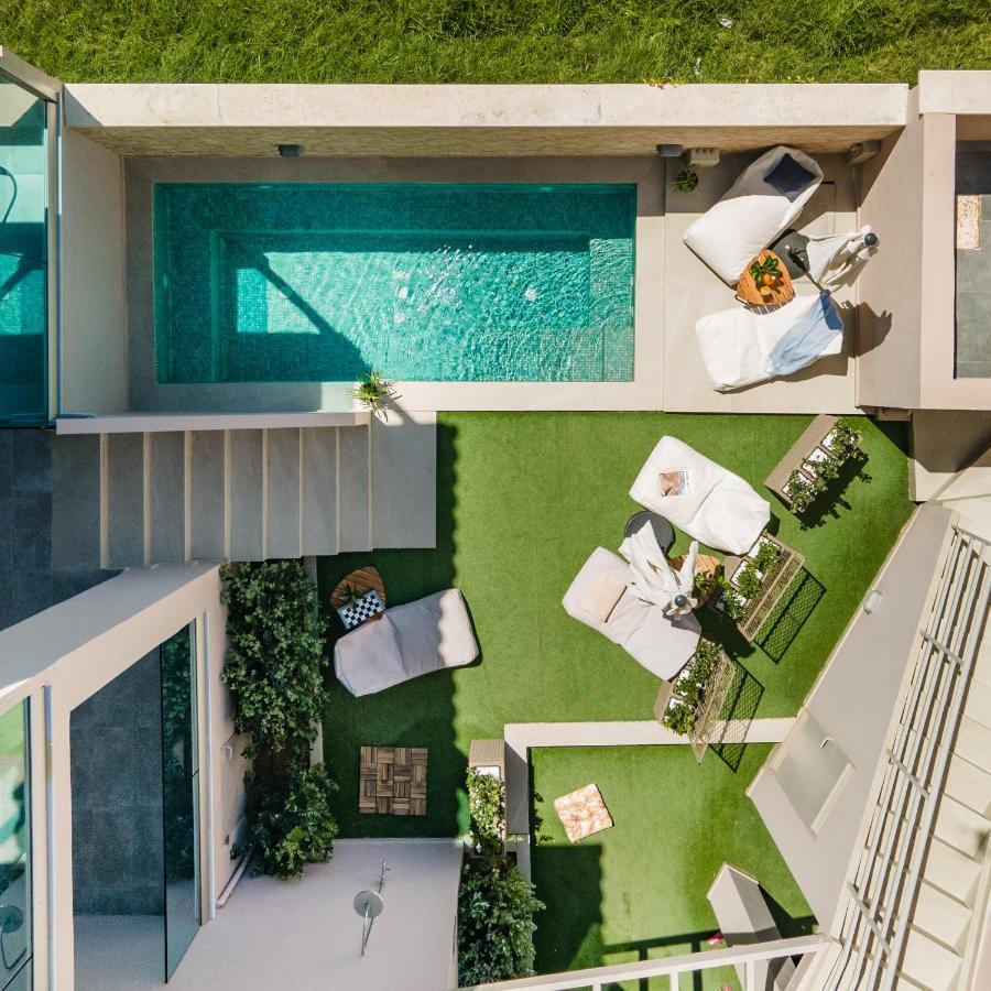 Aegean Breeze Luxury Apartments Next To The Sea Maleme  Exterior photo